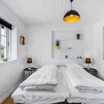 Eight-bedroom In Holiday home