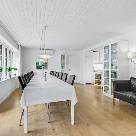 度假居 Eight-bedroom In *