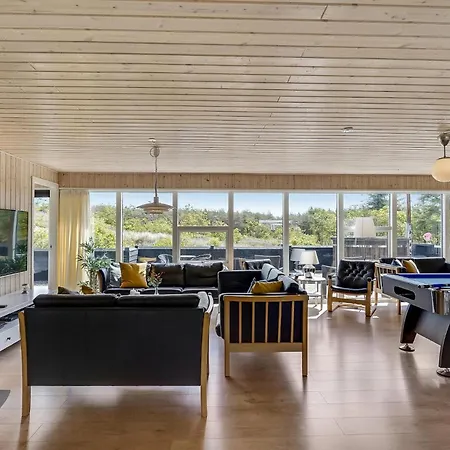 Eight-bedroom In Nørre Nebel