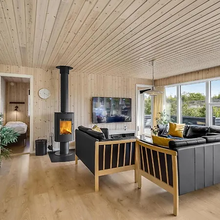 Eight-bedroom In 度假居