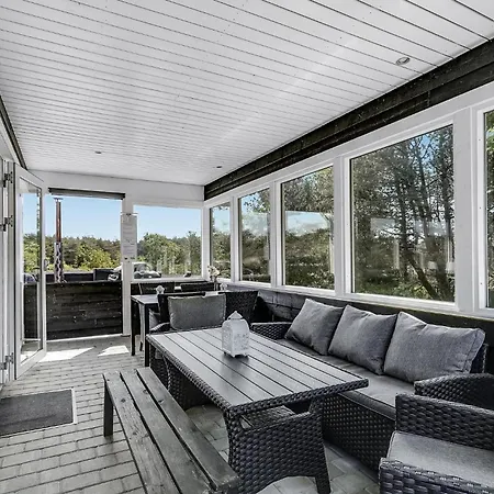 Eight-bedroom In Prázdninový dům