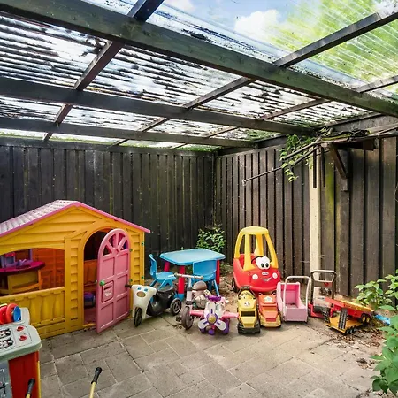 度假居 Eight-bedroom In *