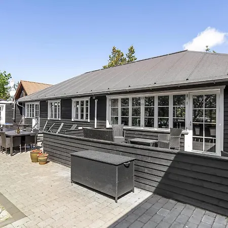 Eight-bedroom In Nørre Nebel