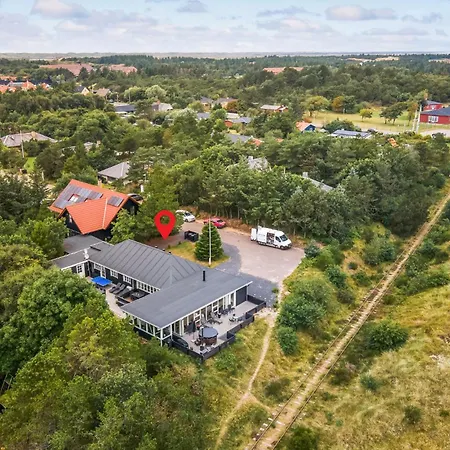 Eight-bedroom In 度假居