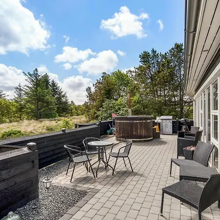 Prázdninový dům Eight-bedroom In