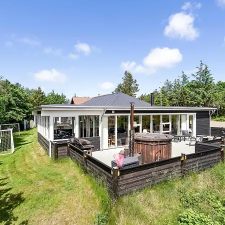 Prázdninový dům Eight-bedroom In *