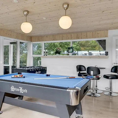 度假居 Eight-bedroom In