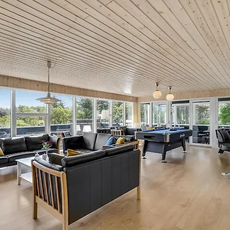 Eight-bedroom In 度假居