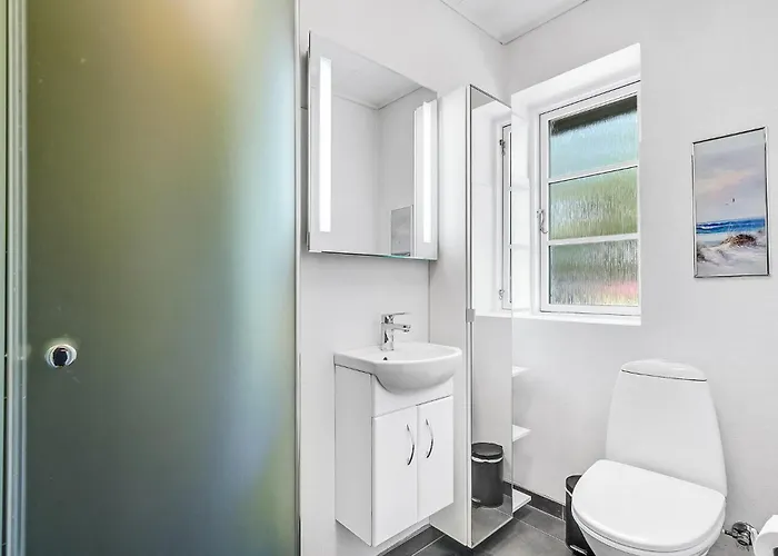 Eight-bedroom In Holiday home