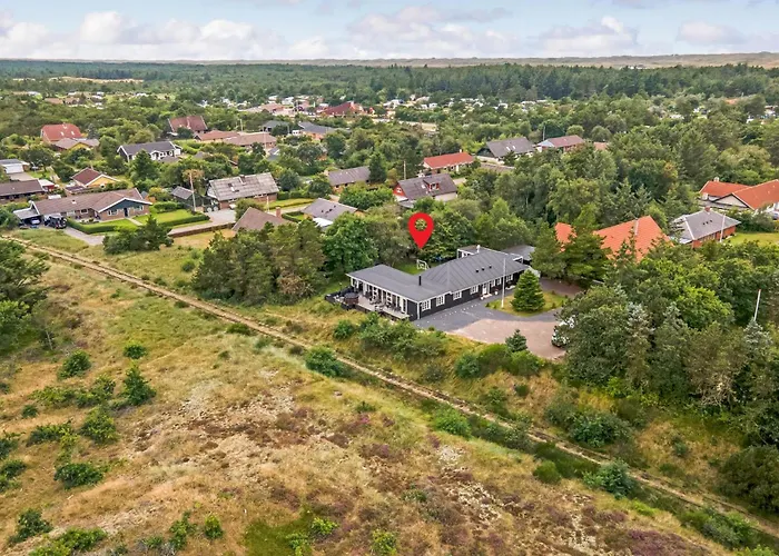 Eight-bedroom In * Norre Nebel