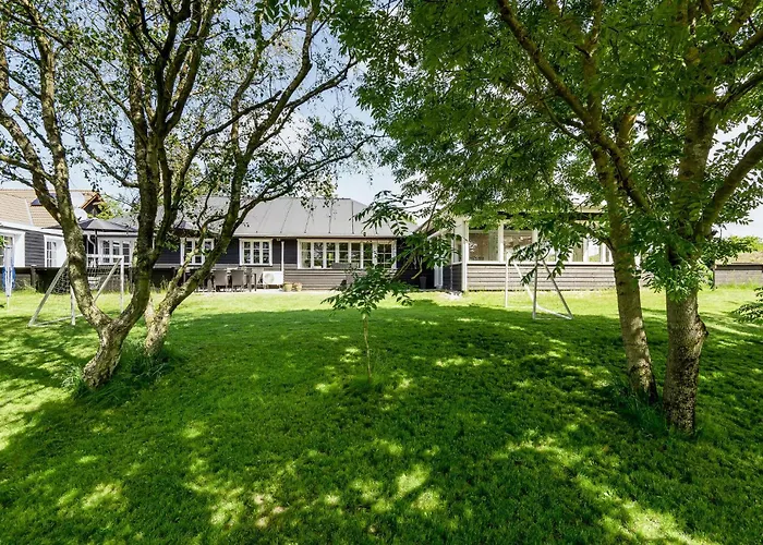 Eight-bedroom In * Norre Nebel