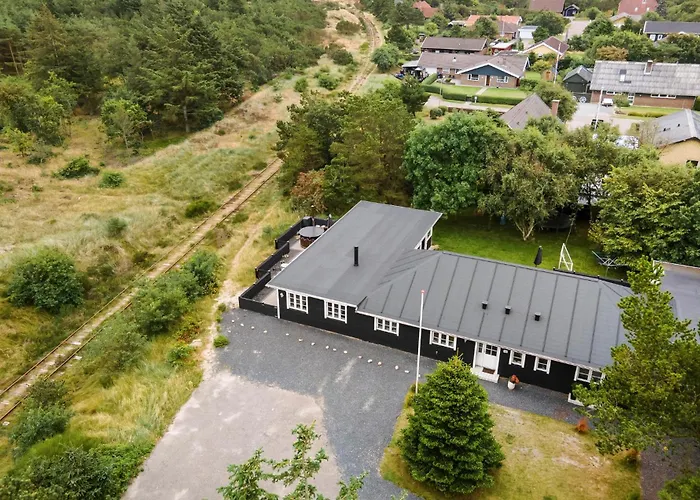 Eight-bedroom In Holiday home Norre Nebel