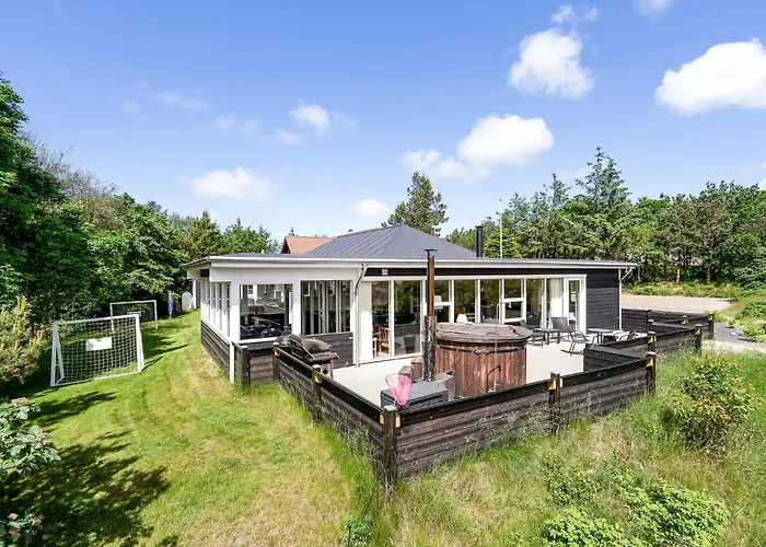 Holiday home Eight-bedroom In *